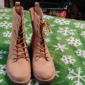 Tan Women's Lace-Up Boots